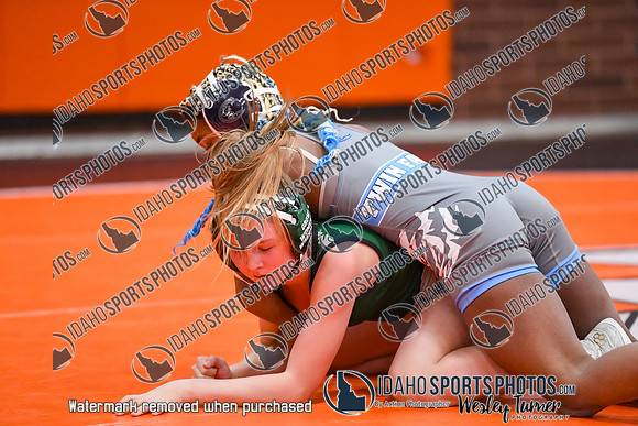 006 Girls wrestling Districts first rounds 1-1