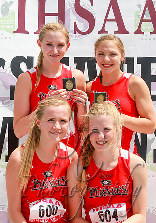 1A Girls 4x200 Relay Prairie 1