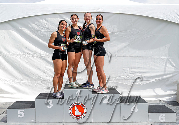 5A Girls 4x400 Relay Champions - Moscow 3