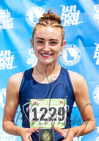 4A Girls 400 Champion - Annabelle Carr - CdA Charter