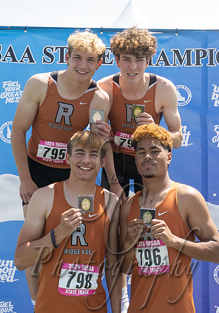 4A Boys 4x200 Relay Champion - Ridgevue
