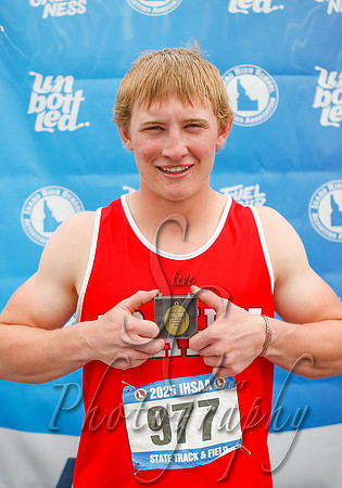 2A Boys 400 M Champion - Dylan Uhlenkott - Prairie