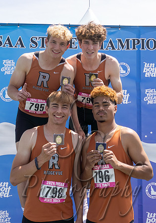 4A Boys 4x200 Relay Champion - Ridgevue 1