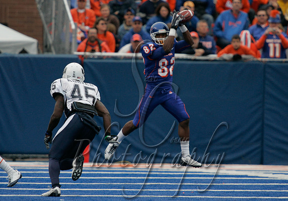 NCAA FOOTBALL: NOV 08 Utah State at Boise State