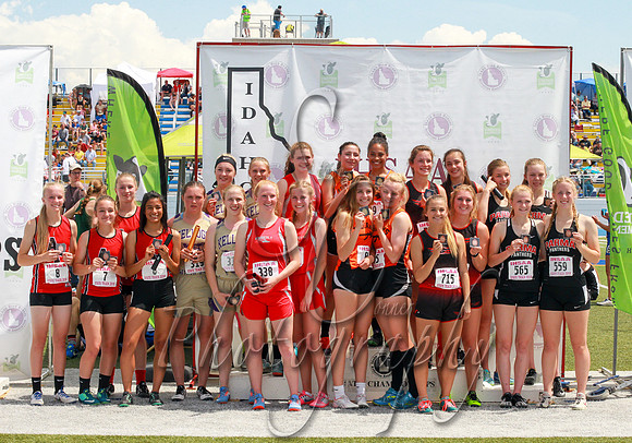 3A Girls 4x200 Relay 2