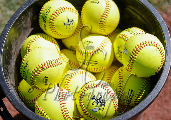 04272024 CSI Softball Sophomore Day   345
